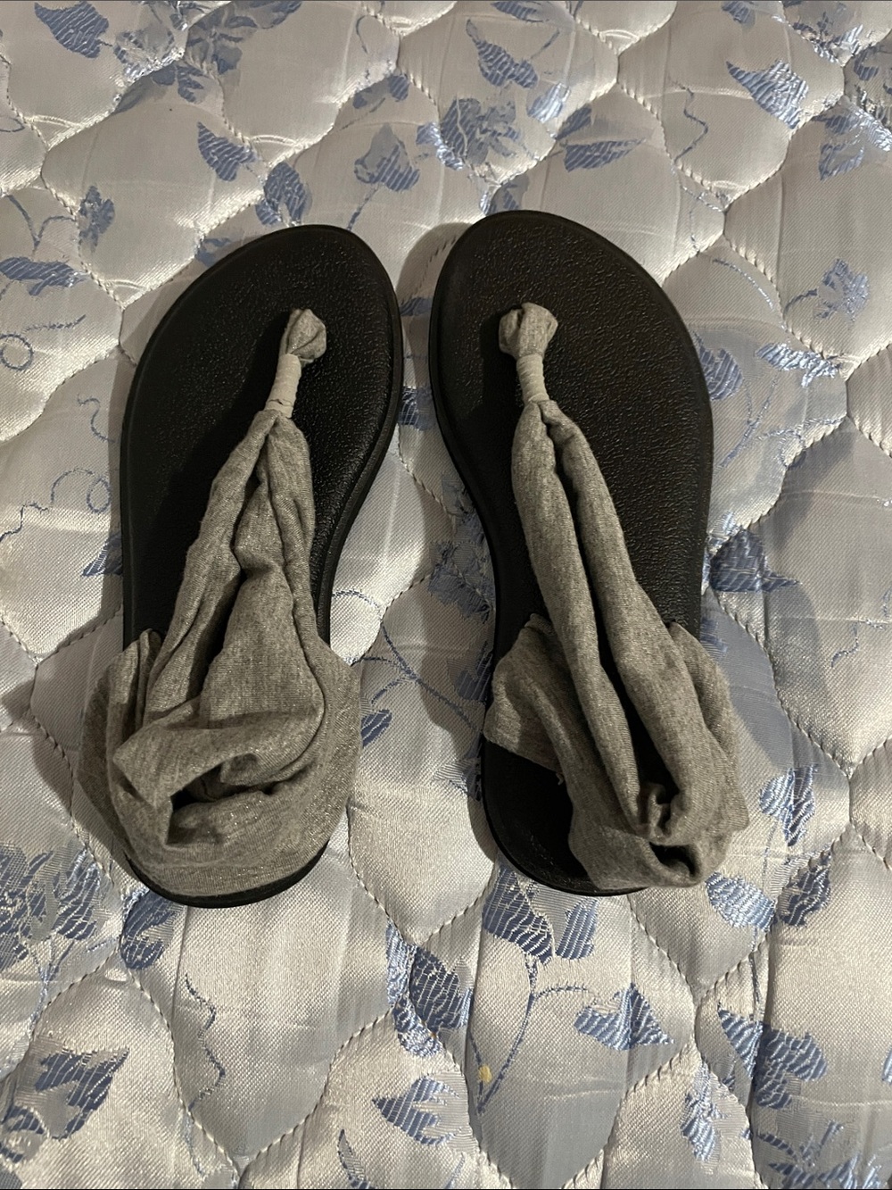 Sanuk Grey Fabric Knot Toe-Post Sandals with Black Sole